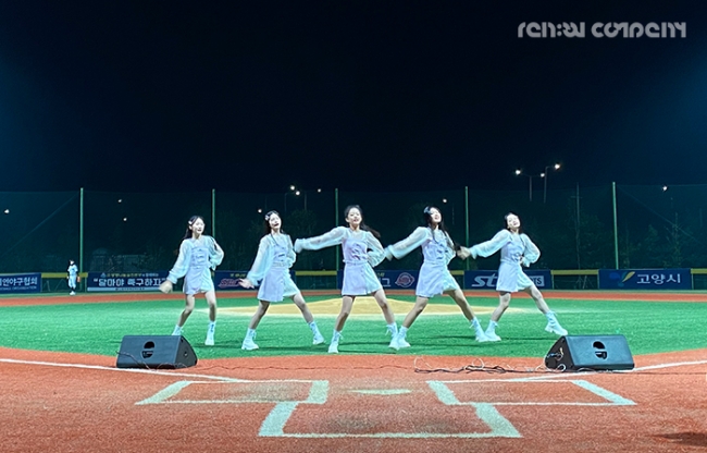 레인보우컴퍼니 레인보우치어-리치걸, 연예인 야구대회 개막전 축하-응원 공연