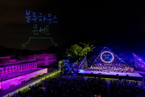 드론쇼와 클래식의 만남.. 청와대 블루하우스 콘서트 성료