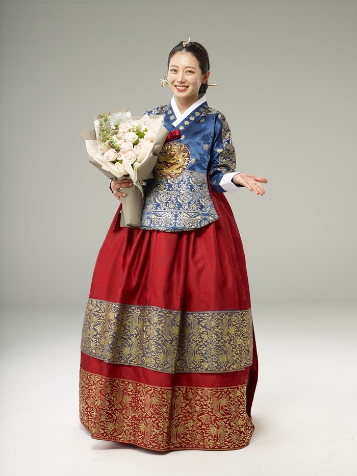 안소현, 조선 왕실 공주 느낌의 한복 화보 공개...슬림티슈 홍보보델 활동