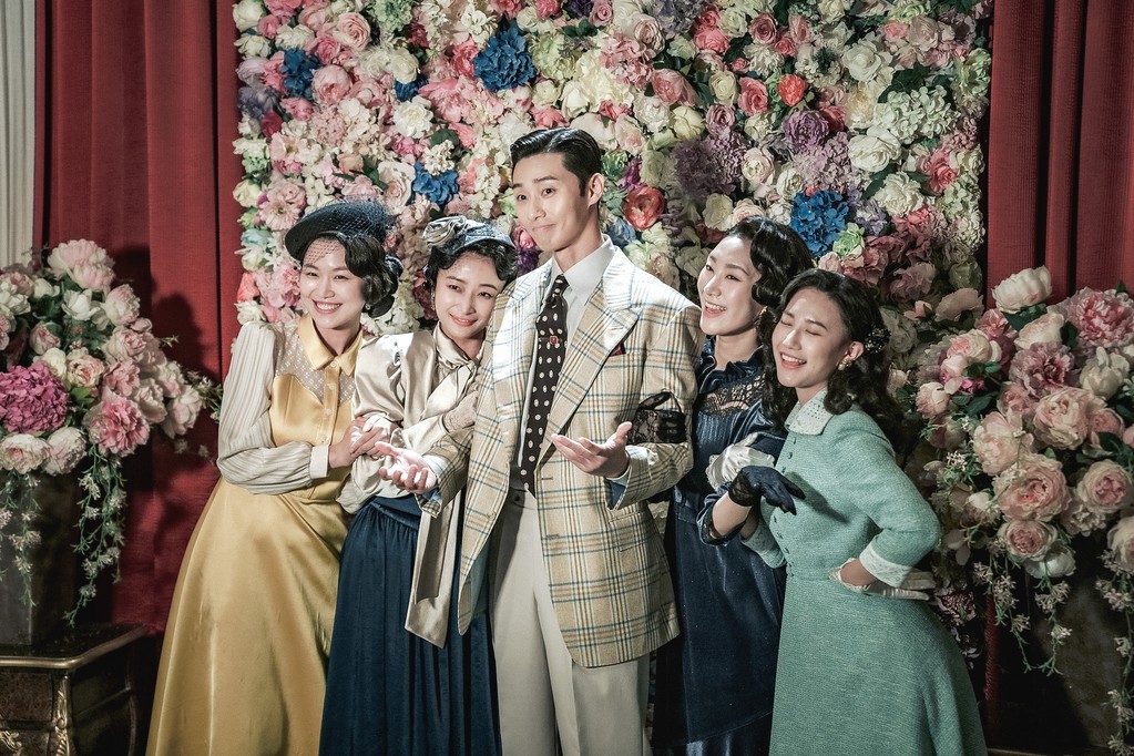 [넷플릭스] 경성크리처 1945년 경성, 화려한 거리를 지나 비밀 감춘 곳까지 담아낸 스틸