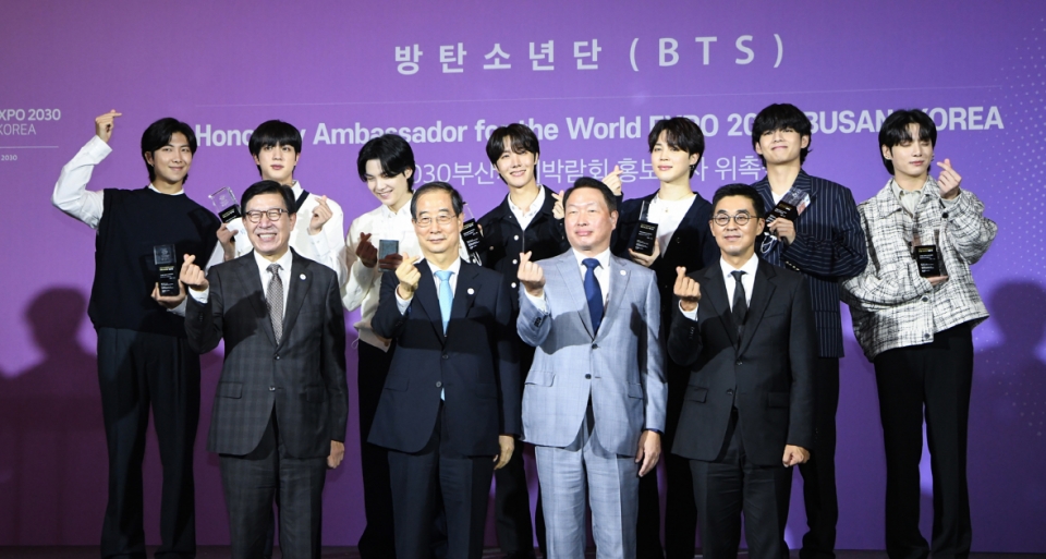 5만명 스탠딩 세운다는 BTS 부산콘서트 '안전문제 시끌'