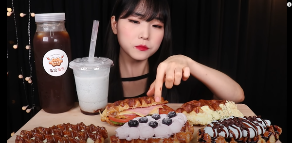 해언이츠, 크로앙쥬 크로플 메뉴 먹방 선보여