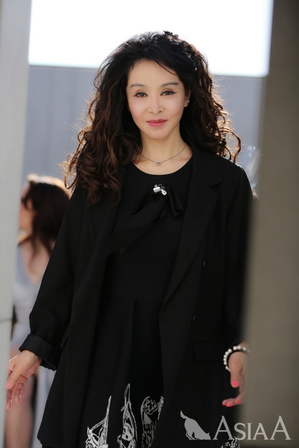 디자이너 제니안, 주식회사 와리가리 메타버스 플랫폼 디자인 총괄 진행