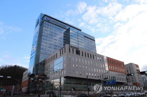[속보] 카톨릭대학교 은평성모병원 이송요원 코로나19 1차 양성