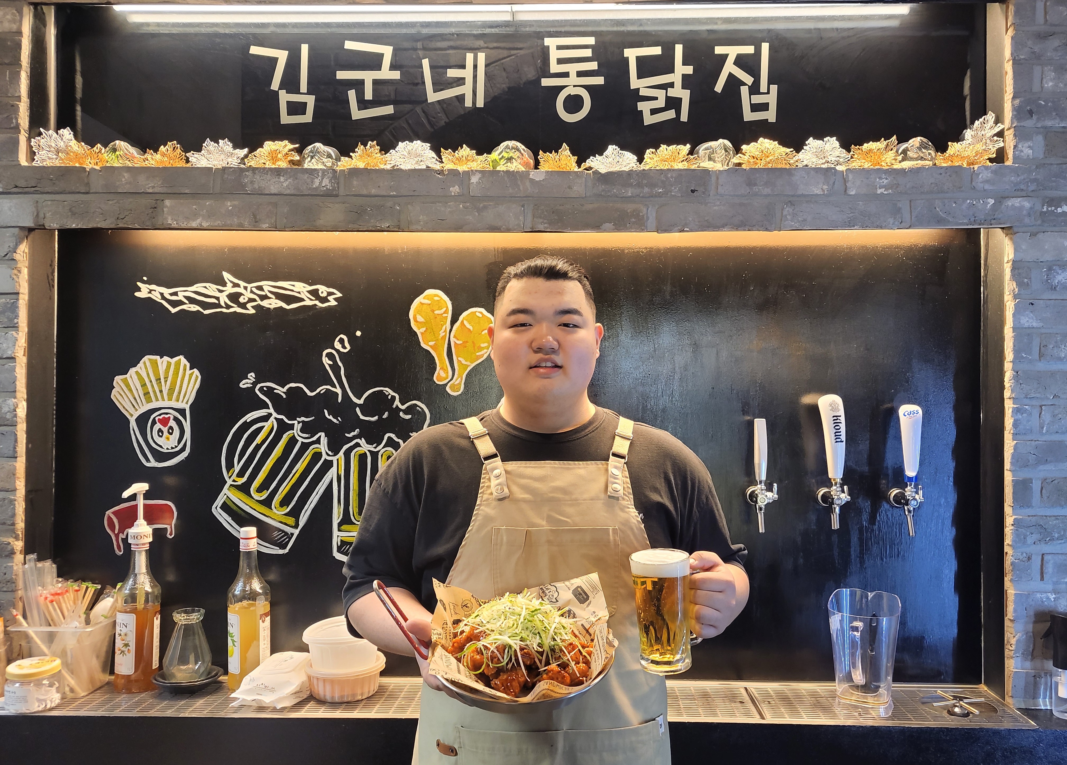 [청년별곡] 김군네통닭집 고일철 셰프···치킨집에서 7성호텔식 벼르는 최현석키즈