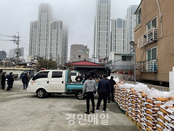 ㈜전국24시콜화물, 쌀 2200포 기탁