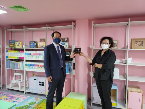iH, 꿈의 책방 9호점개소 서구 푸른솔생활학교지역아동센터에 꿈과 희망 지원