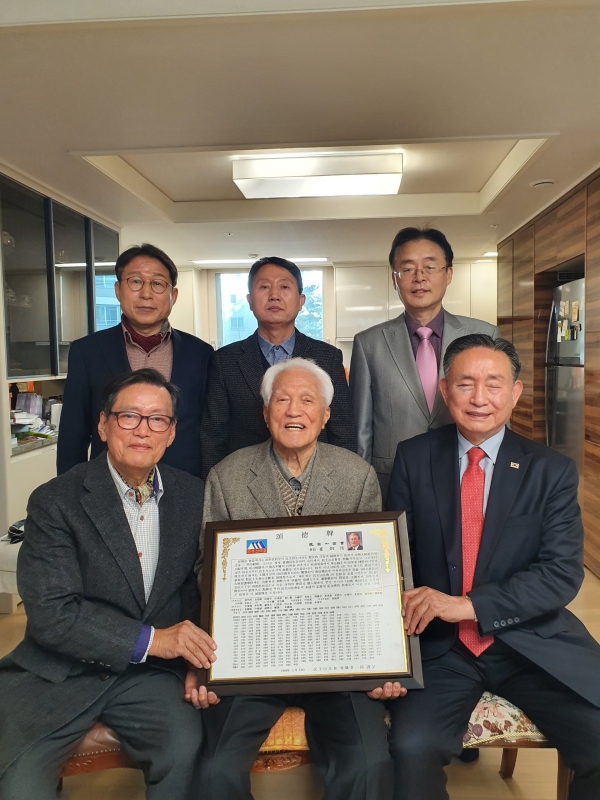민주산악회, 1981년 창립된 YS계 민주화운동 상징...부활 추진, 1992년 대선 시 민산 회장 최형우(前장관)와 본부장 박태권·서울회장 노승우... 