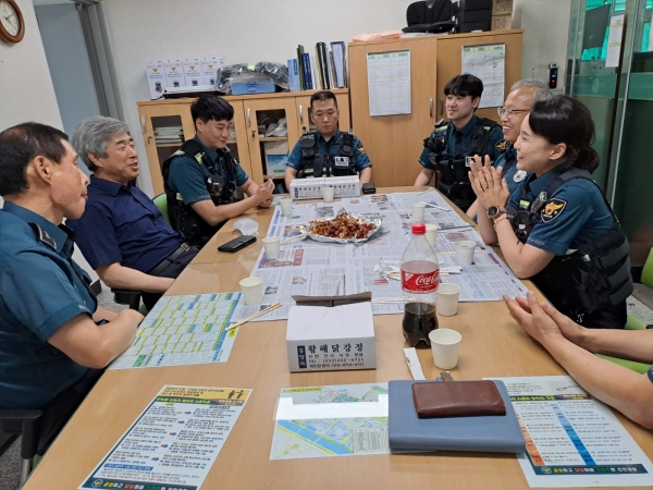 인천연수경찰서, 지역경찰에 아이스크림과 닭강정 전달 이벤트