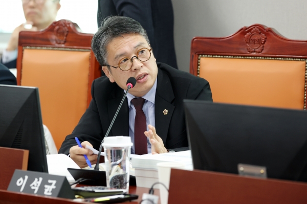 이석균 도의원, 경기도 박물관·미술관, 엉터리 한글 많아