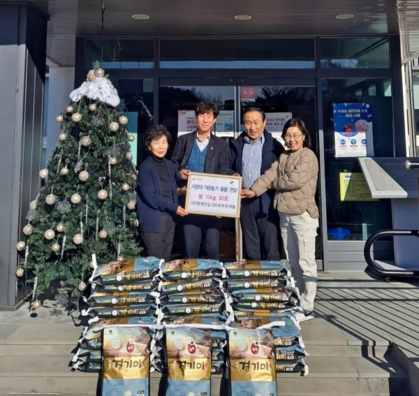 ㈜형제건설·㈜포우천개발, 포천시 관인면에 이웃돕기 쌀 10kg 30포 기탁