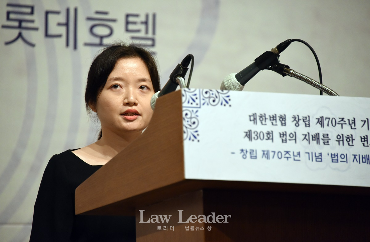 변호사대회 한영화, 대구 법률사무소 방화 테러 참사 추모시 낭독