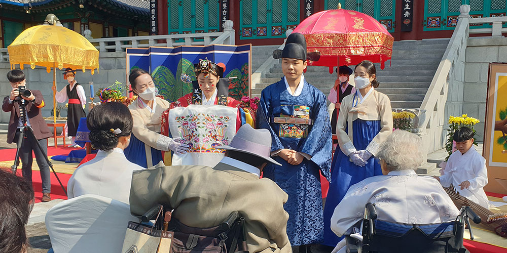 금강대도, 전통 혼례로 교주 며느리 맞아 이채