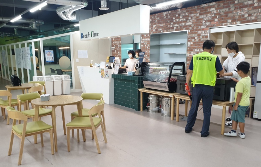 우리 학교에 매점 있다