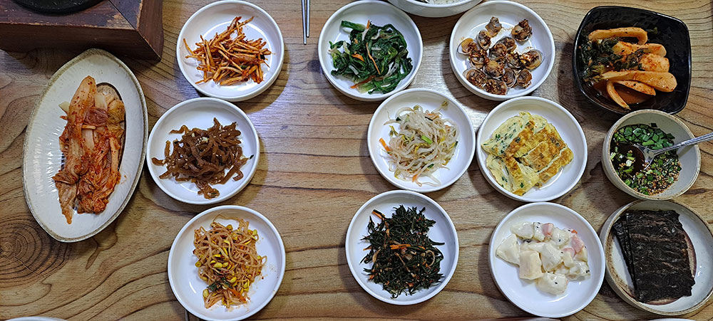 쌉쌀한 곤드레 돌솥밥, 엄마 손길이 들어 있어요