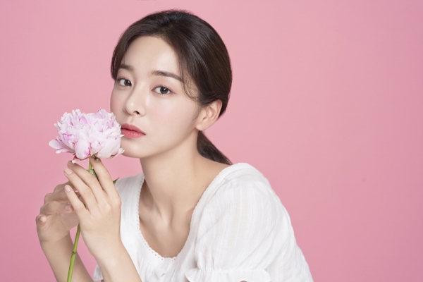 설인아, 러블리부터 청순미까지...우아美 가득 뷰티 화보 공개