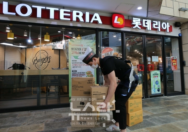 롯데GRS, 배송 업무 지원 웨어러블 로봇 테스트 운영...업무 편의성 확대 일환