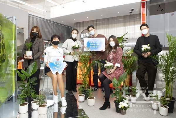 코오롱FnC 이규호 전무, 화훼 농가 위해 플라워 버킷 챌린지 동참