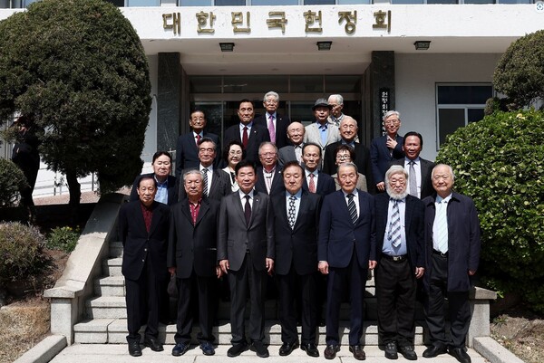 김진표 의장, 정대철 신임 헌정회장 예방... 정치 길잡이 역할 해주시길