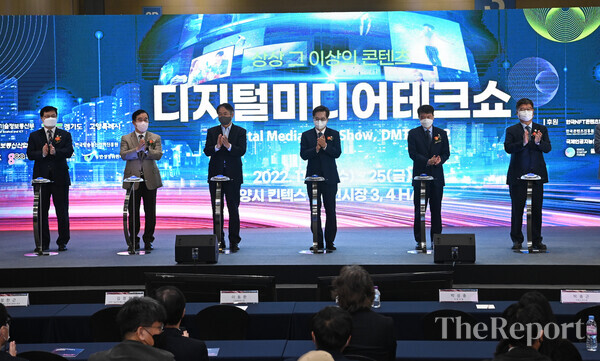 [포토] 디지털미디어테크쇼 찾은 김동연