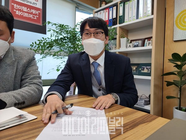 하도급 마스크 제조업체 4곳, 한미헬스케어-화이트머그 대기업 피해 주장
