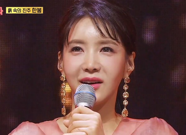 나 전국구 스타 됐어요, 진주 무명가수 한봄의 변신