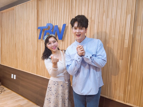 이숙영의 탄탄대로 신인선, 재치있는 입담과 시원한 가창력