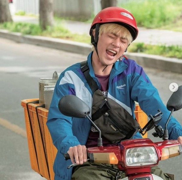 박정민·이제훈, 감독 데뷔…왓챠와 손잡고 오리지널 시리즈 제작에 나서