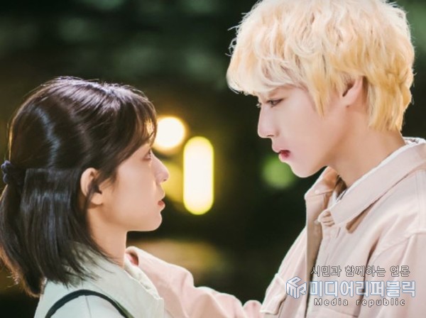 멀푸봄 박지훈·강민아, 입술 닿기 10초 전? 아슬아슬한 투샷!