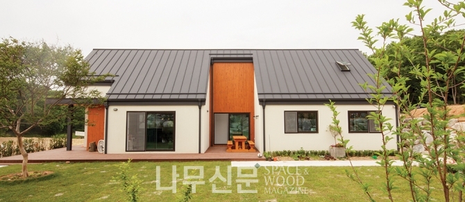 층고 높은 박공지붕 단층집, 완주 배롱나무집