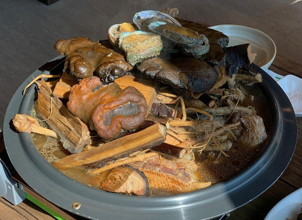 2TV 생생정보 보양 오리 백숙, 한약재 들어간 진한 육수의 맛!