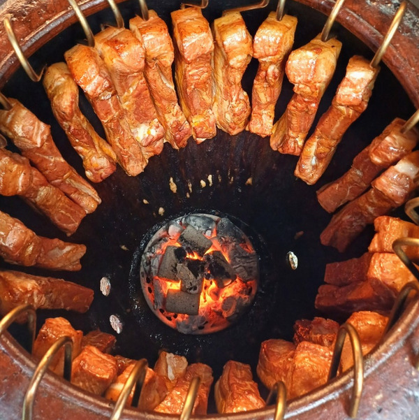 생방송 오늘 저녁 항아리 바베큐 맛집 오늘 소개…정원에서 맛보는 고기 침 꼴깍