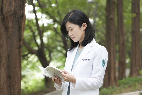 [건강정보] 만성 염증성 피부질환 건선, 가려워도 긁지 말아야