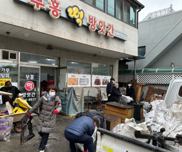 제천시, 신백동 상가 화재 현장...도움의 손길 이어져