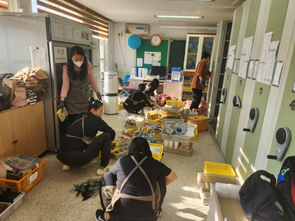 서산교육지원청 학교지원센터, 명지초등학교 과학실 이전 정리지원 실시