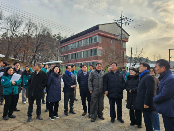 국회 농림축산식품해양수산위원회, 경기 안성 폭설 피해 현장 방문