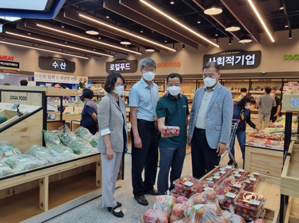 위기의 협동조합 판매사업만이 살 길 - 안양원예농협 로컬푸드 직매장