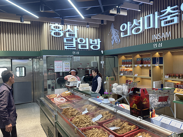 지역농산물 유통구조 이끌어가는 품목농협 - 안성인삼농협 하나로마트&로컬푸드직매장