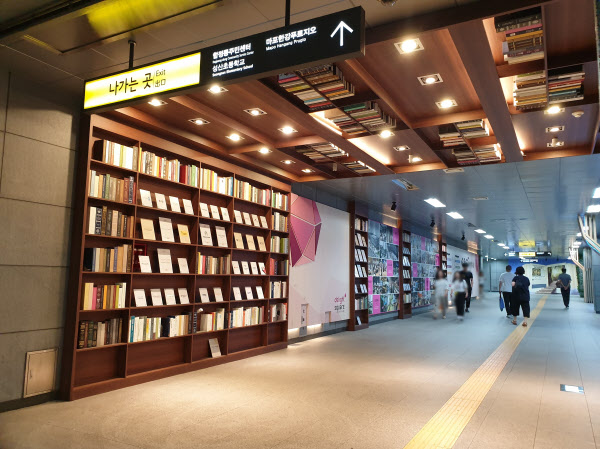 사람 떠나간 서점, 이젠 죽은 상권도 살리는 슈퍼 임차인