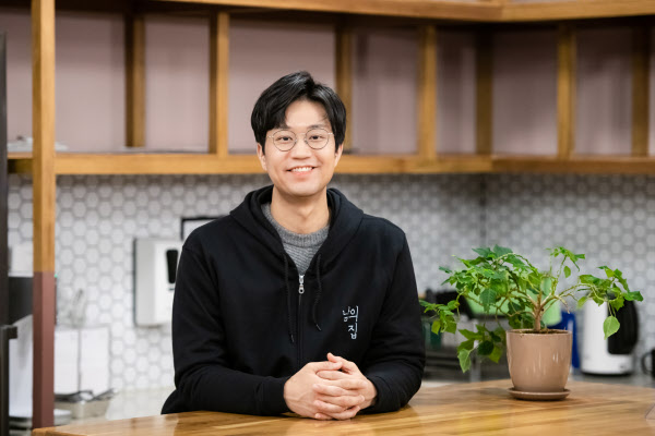 카카오 뛰쳐나와 남의 집으로 돈 버는 사장님