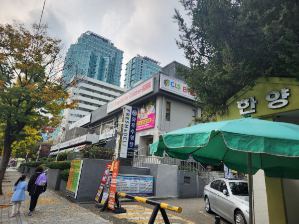 여의도 재건축 막은 롯데슈퍼, 알고 보니 땅값 평당 2억원