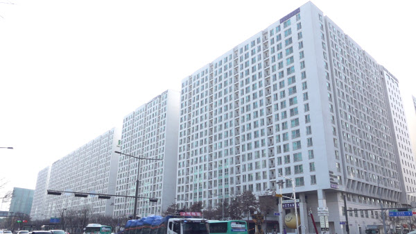 숨이 턱 막히는 용적률 600% 송파 15억짜리 K-닭장아파트