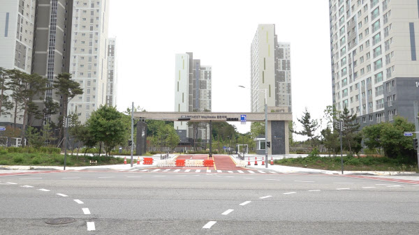 허허벌판 영종 미단시티 누구나집, 공매 위기 넘기고 입주 가능할까