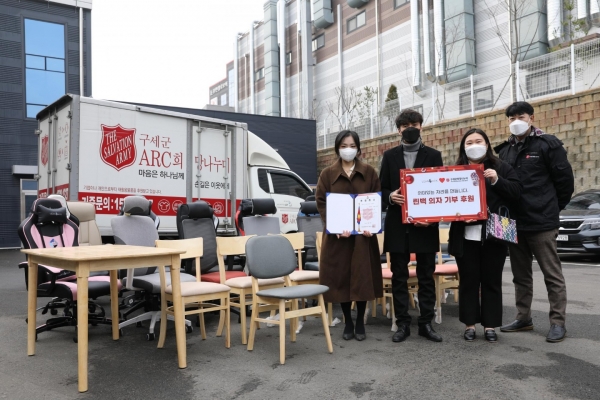 린백, 구세군 희망나누미에 3년 연속 린백 의자 기부