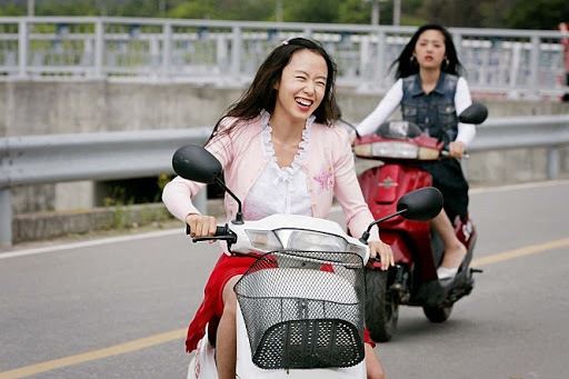 [애드체크] 맥심 커피 광고, 다방 레지 연상되는 이미지 논란