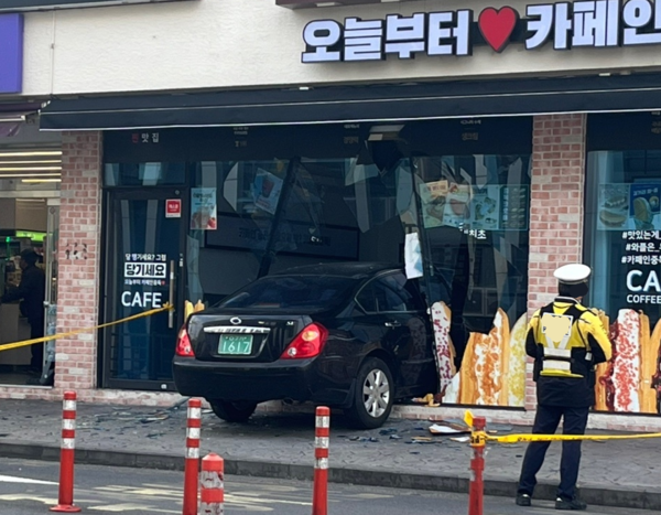 중독컴퍼니, 카페인중독 제주아라점에 차량돌진 피해복구 지원 나서