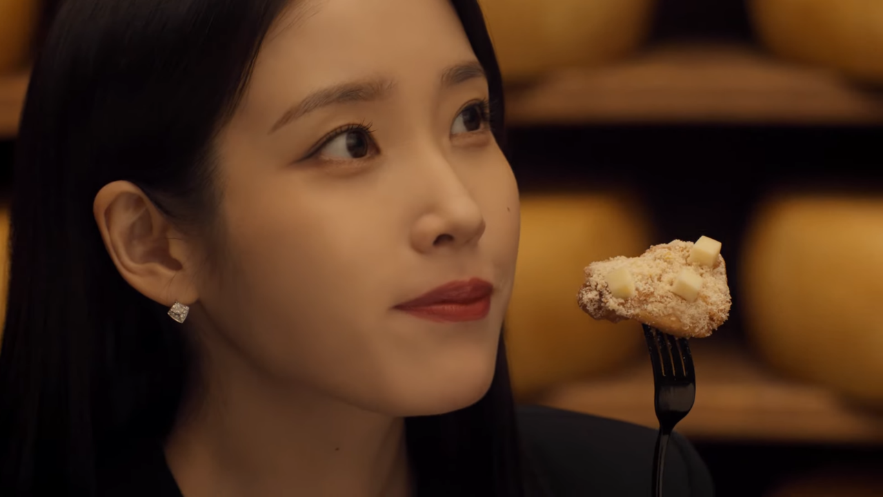 아이유로 눈과 귀 사로잡은 푸라닭치킨 새광고