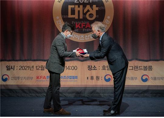 생활맥주, 제22회 한국프랜차이즈산업발전 유공 4년 연속 수상