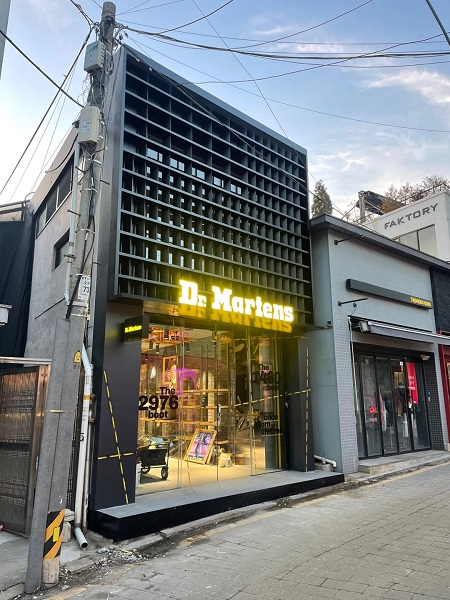 닥터마틴, 닥터마틴 삼청점 선보여…기념 행사 진행
