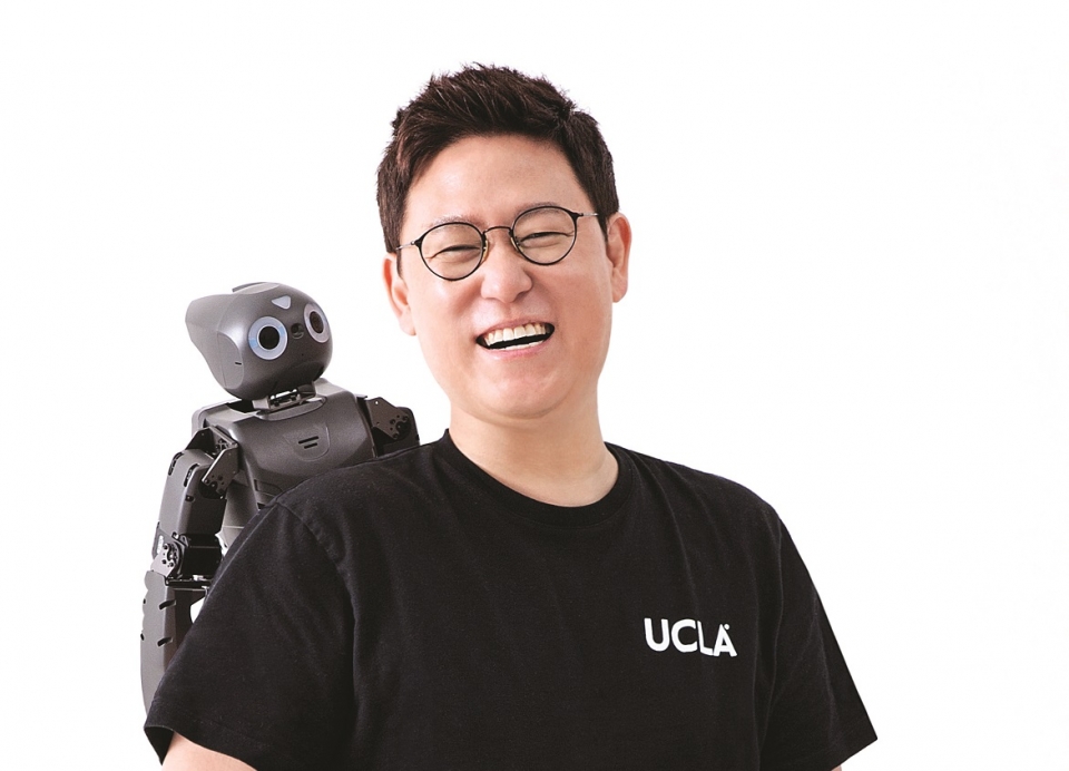 AI·로봇 승부수 거나.... KT, 세계적 로봇공학자 데니스 홍· AI 권위자 한보형 교수 영입